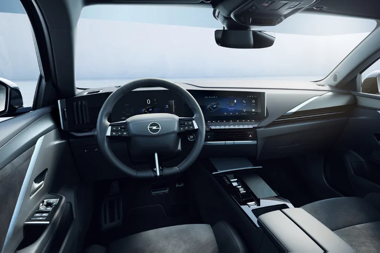 Førermiljø og multimedia i nye Opel Astra Electric.