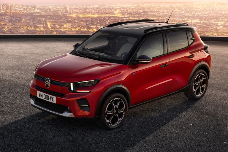 Citroën ë-C3 kompakt-SUV set i solnedgangen