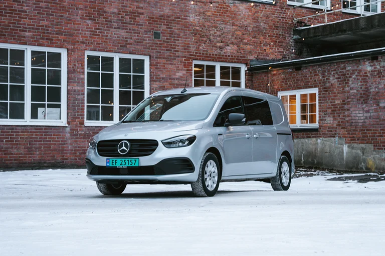 Mercedes-Benz eCitan A2 i sølvgrå.