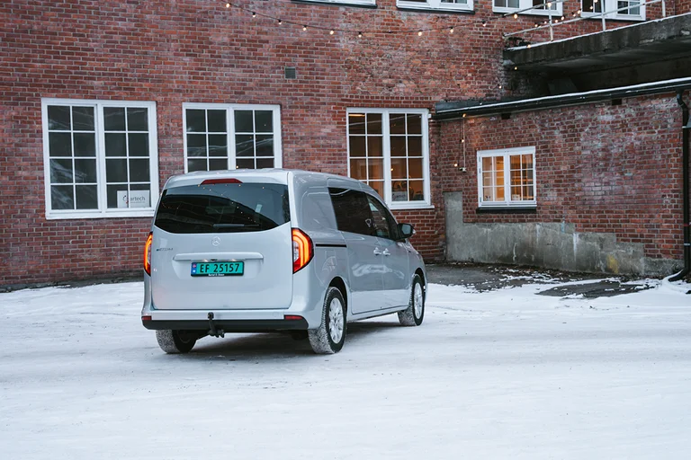 eCitan fra Mercedes-Benz sett bakfra.