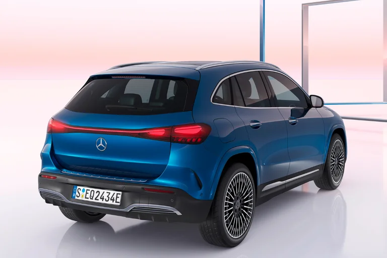 Mercedes-Benz EQA facelift sett bakfra