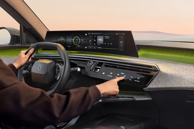 Peugeot E-5008 interiør og midtkonsoll
