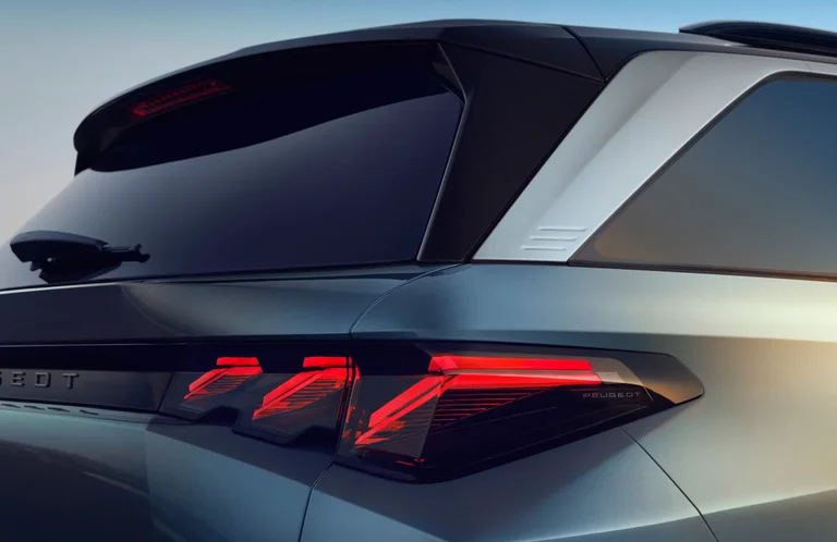 Detaljbilde av baklykter på E-5008 fra Peugeot.