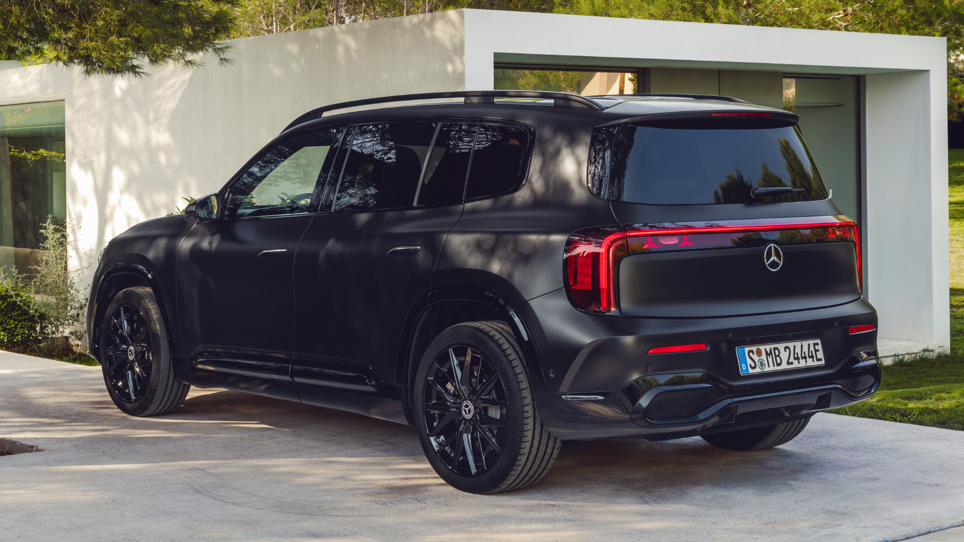 Nye elektriske GLB i svart metallic lakk og AMG-felger