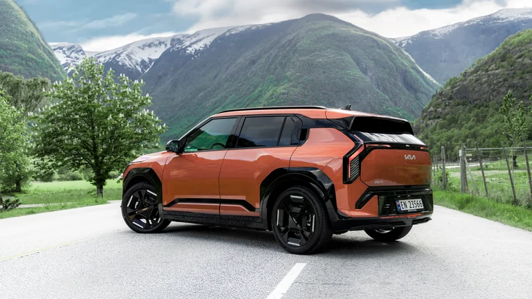 Kia EV3 eksteriørdesign sett bakfra