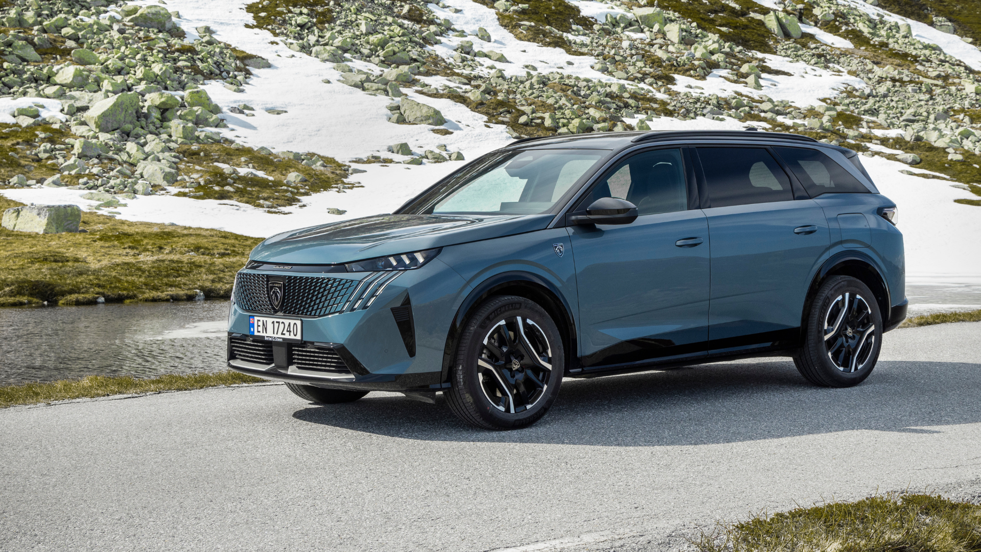 Peugeot E-5008 4x4 sett fra siden