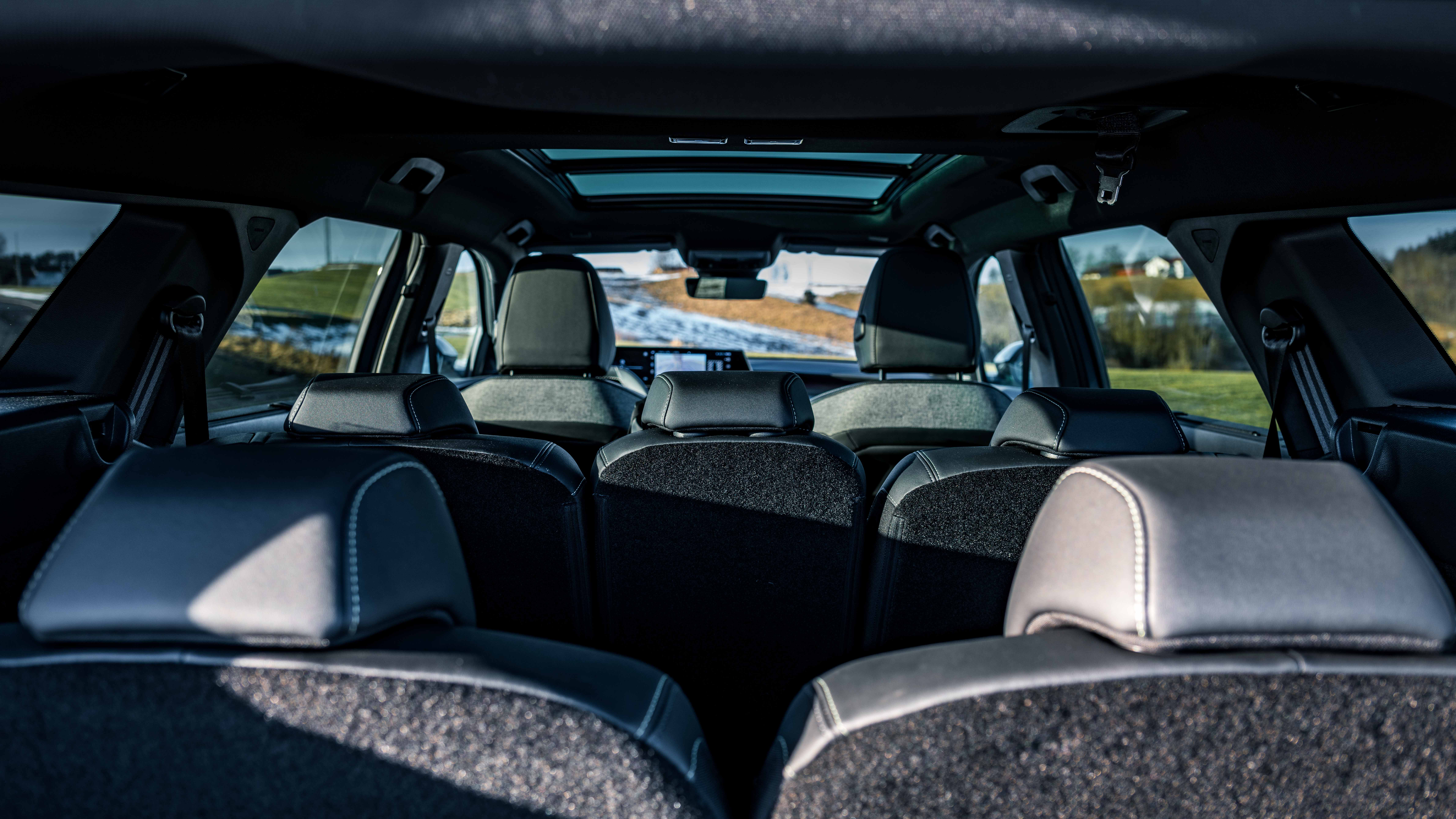 Peugeot E-5008 innvendig interiør og plass med 7 seter