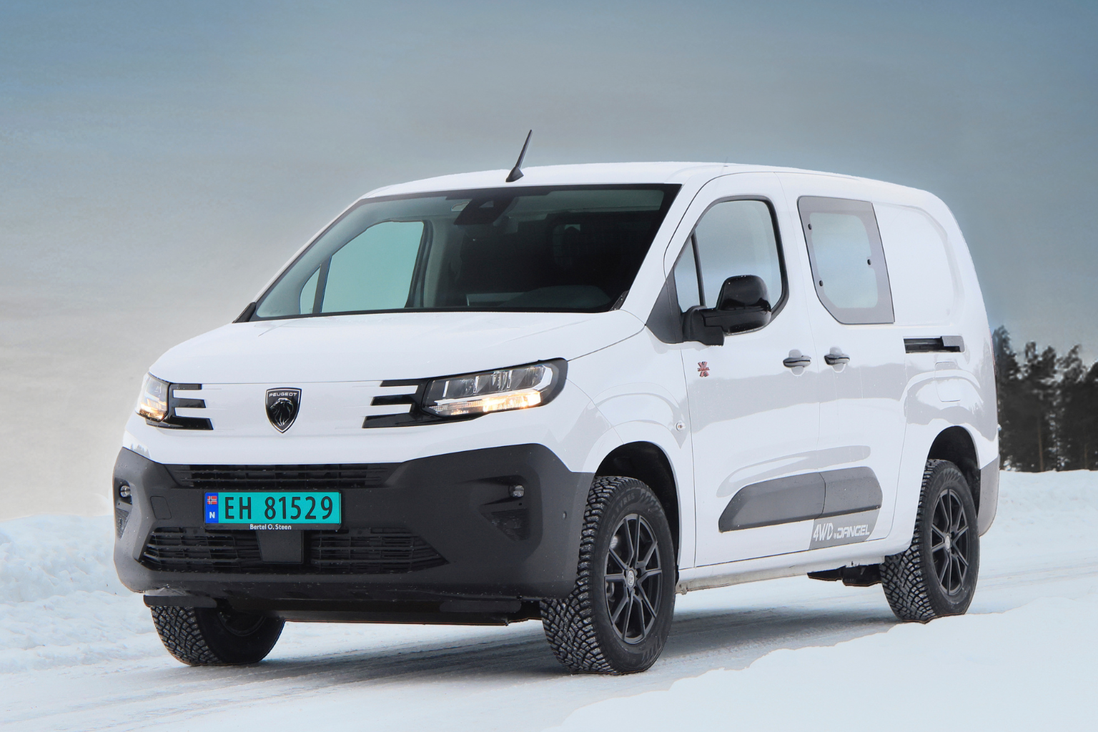Peugeot e-Partner Mester med 4x4 i hvit metallic lakk