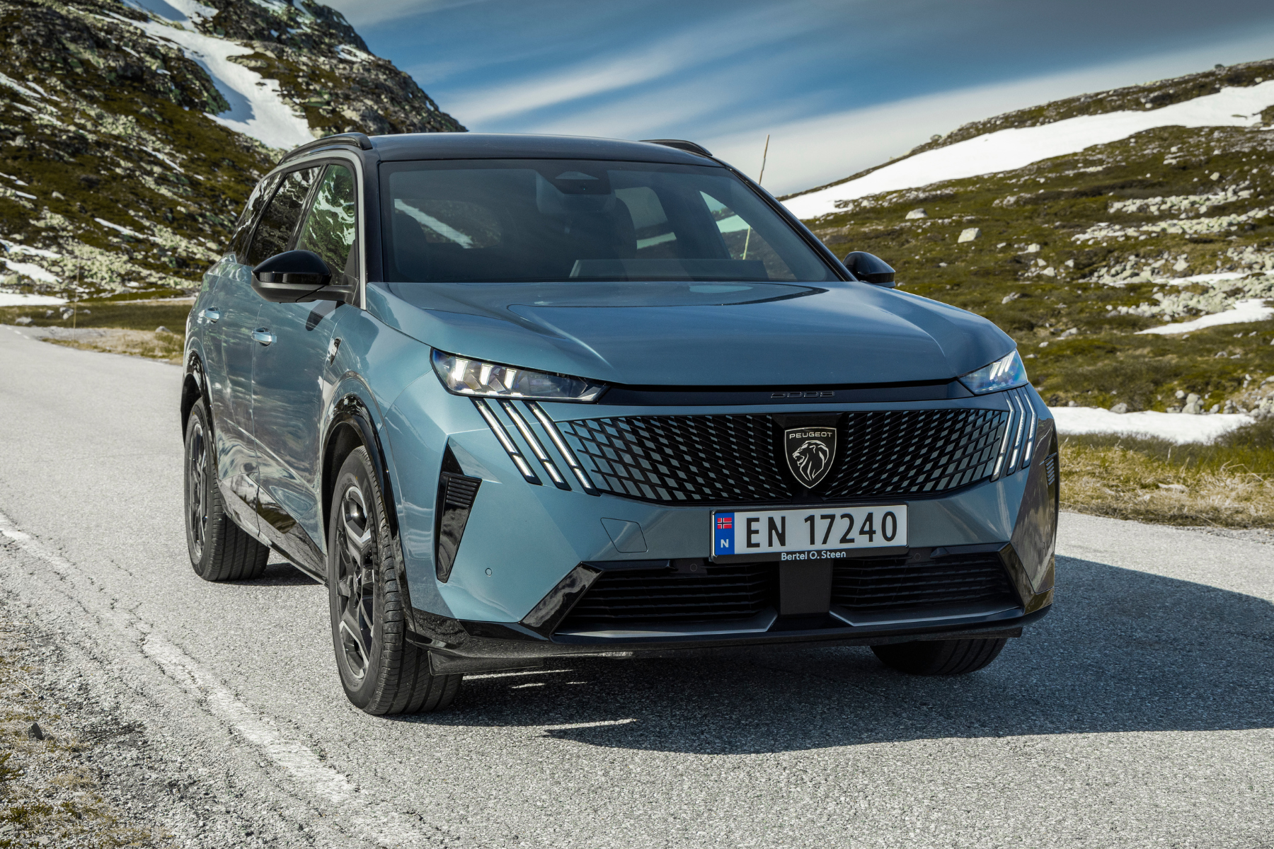 Peugeot E-5008 4x4 sett forfra