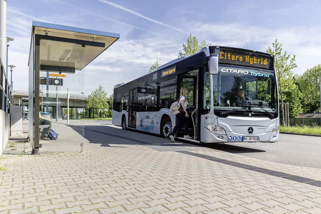 Mercedes-Benz Citaro hybrid på bussholdeplass