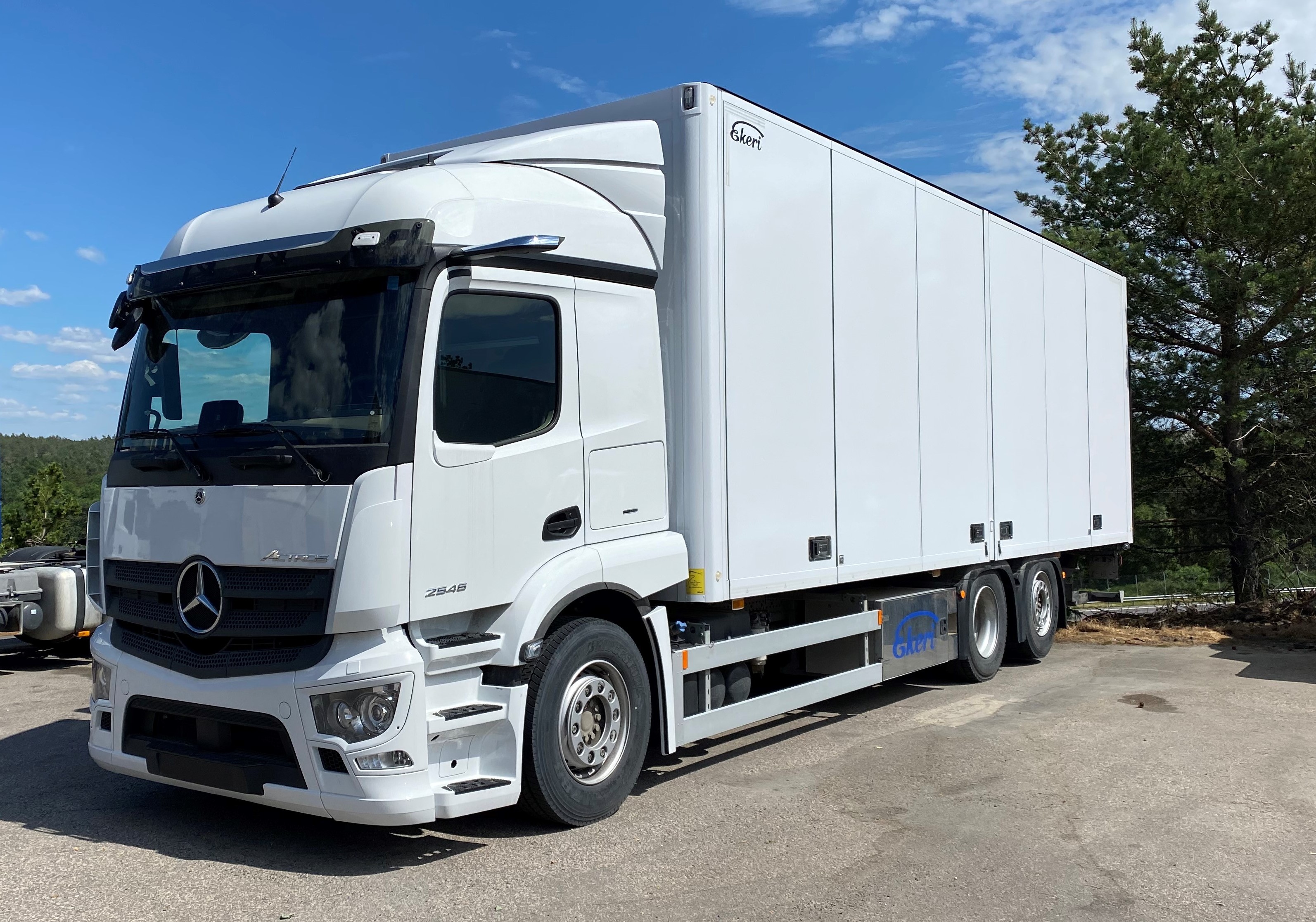 Startklar Mercedes-Benz Actros skapbil