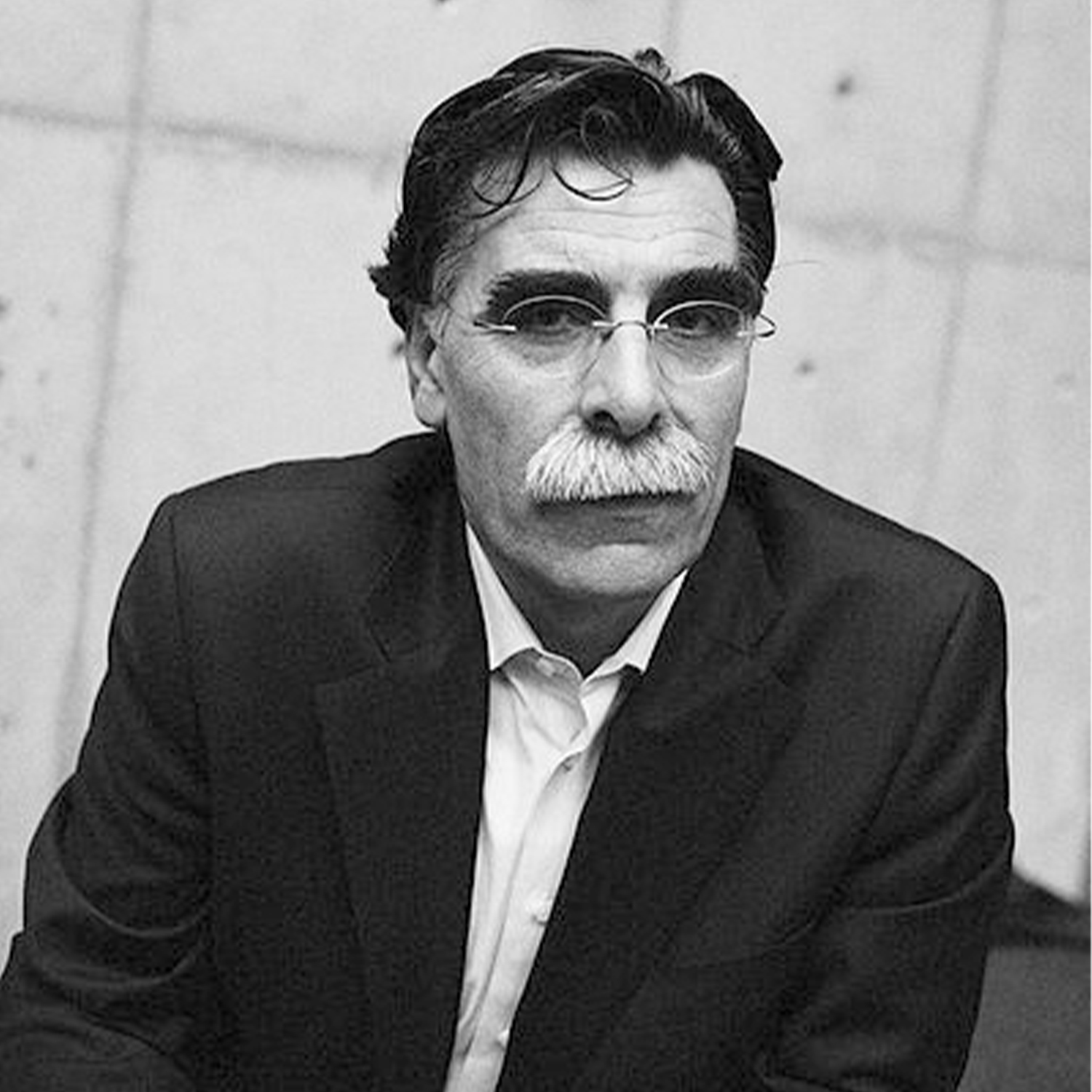 Innleser: Roy Laurendz