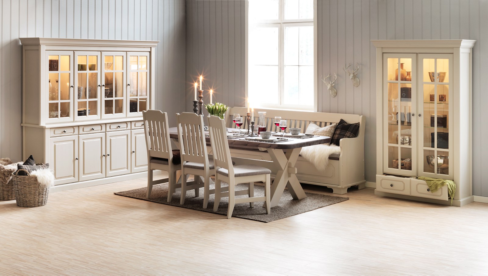 Nygård langbord + slagbenk + 3 Herregård stoler