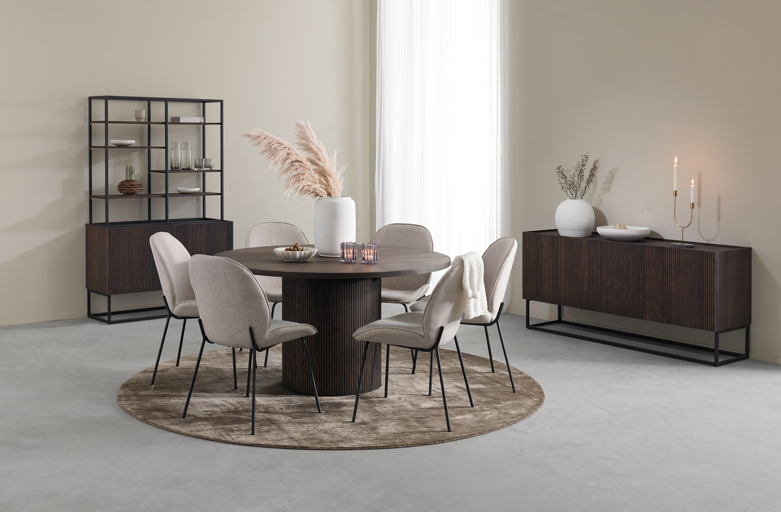 Linea spisebord Ø140 cm m/uttrekk mocca