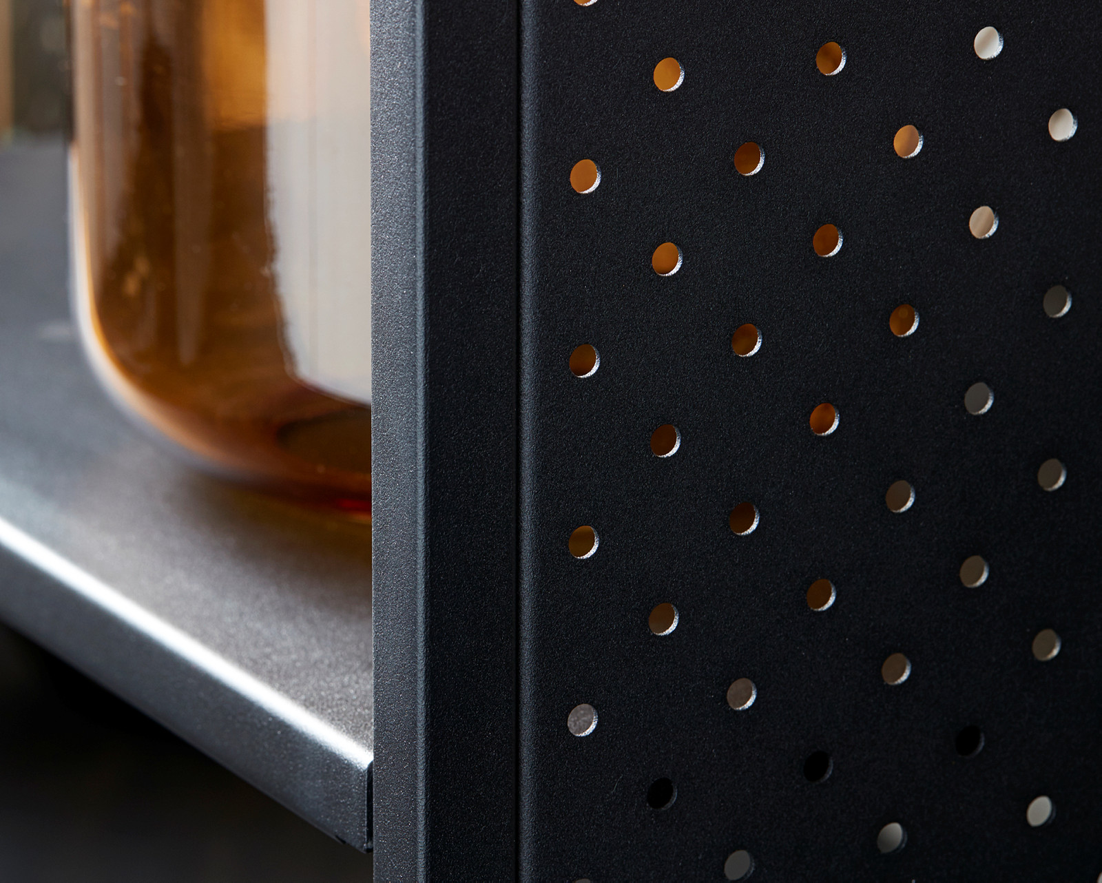 Brooks reol høy sort metall