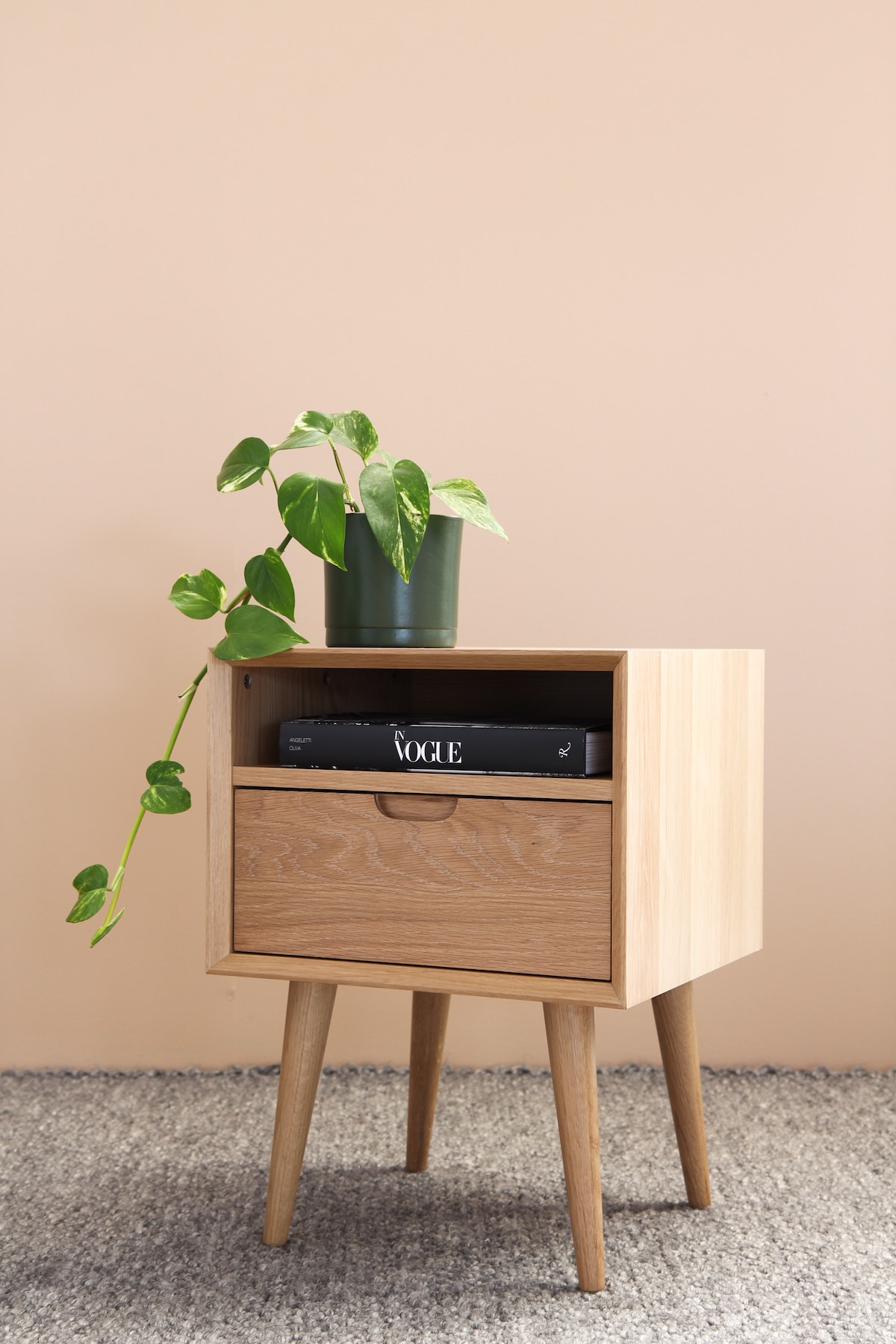 Sidetable in Oak