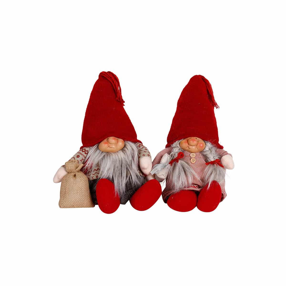 Sofus og Sofie sittende Nissepar i klassiske julefarger og med lua godt dratt nedover ørene,