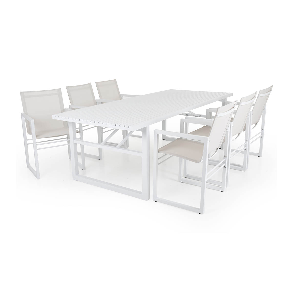 stort spisebord med plass til familie og venner til stoler og benker i samme stil. Stolene er i aluminium