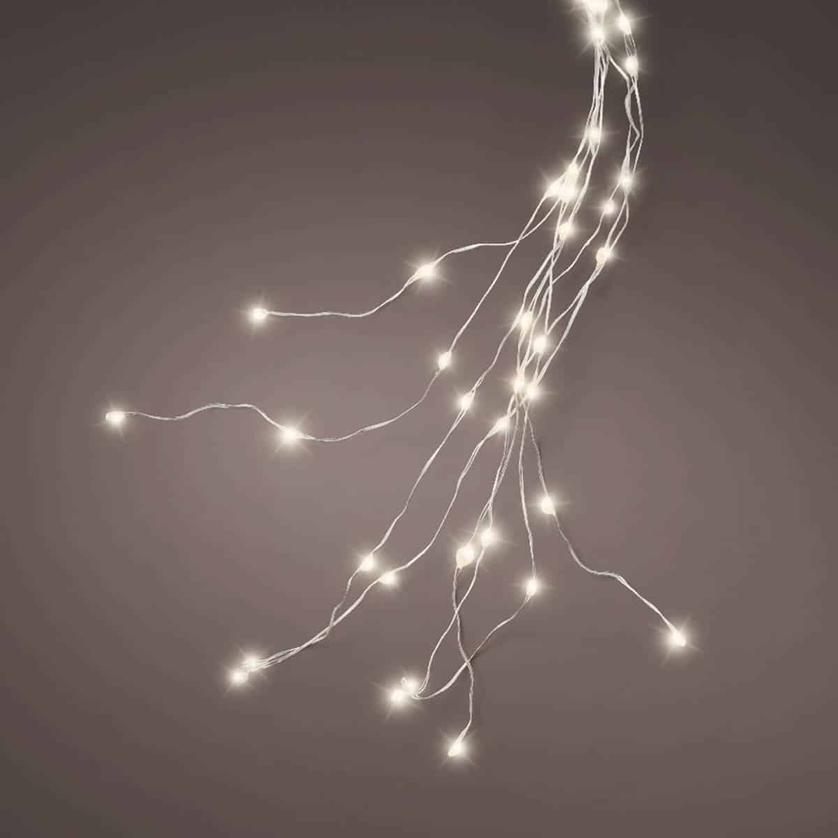 MicroLED belysning i varm hvit farge med 640 Lys og tråder på 1,9 m. Kommer med 32 tråder. Kan brukes utendørs og innendørs.