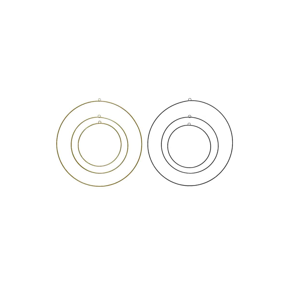 Metallringer med oppheng i sett av 3 stk. Diameter 30 cm, 40 cm og 50 cm. Velg mellom sort eller gull farge.