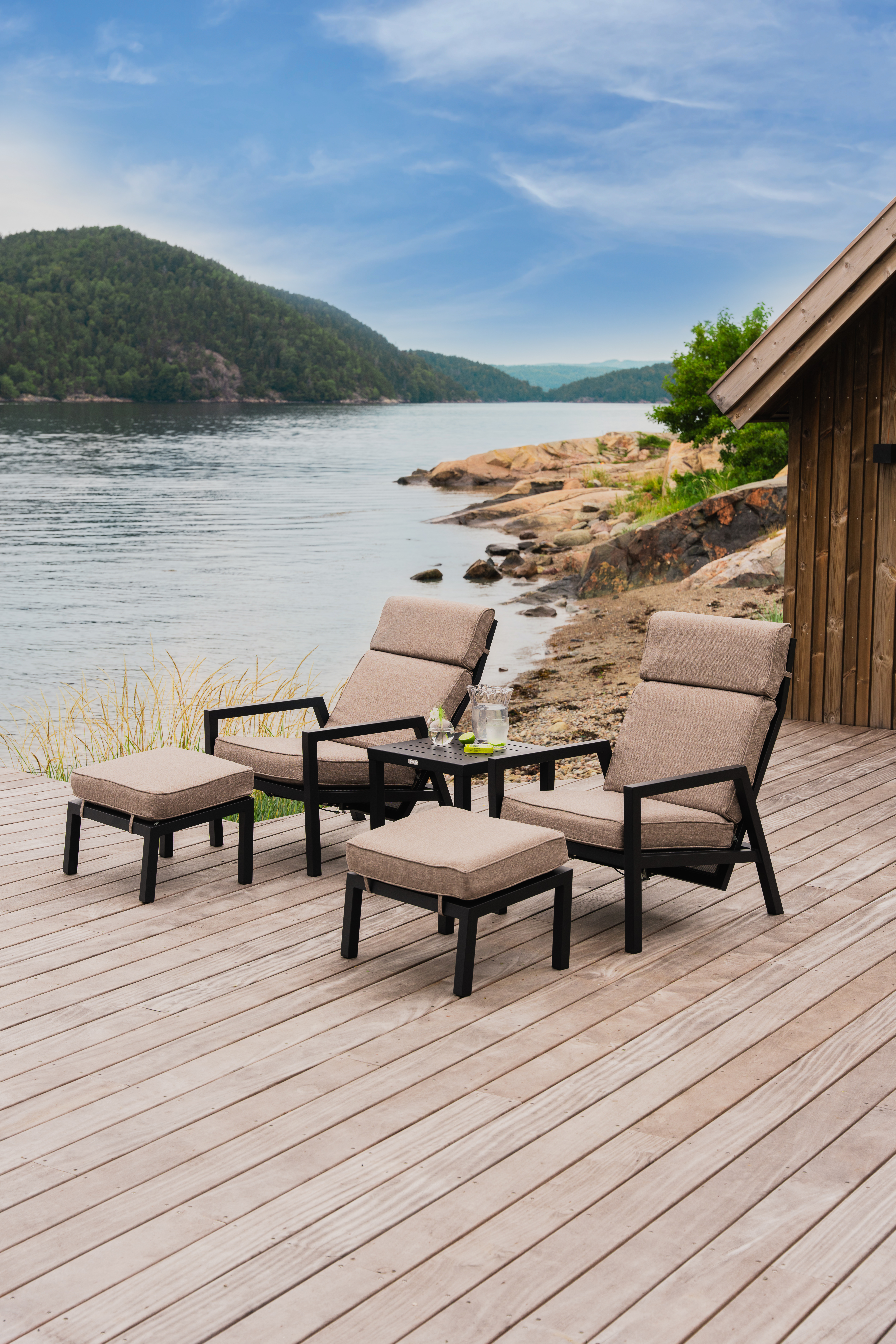 Reclinersett med sort aluminium.