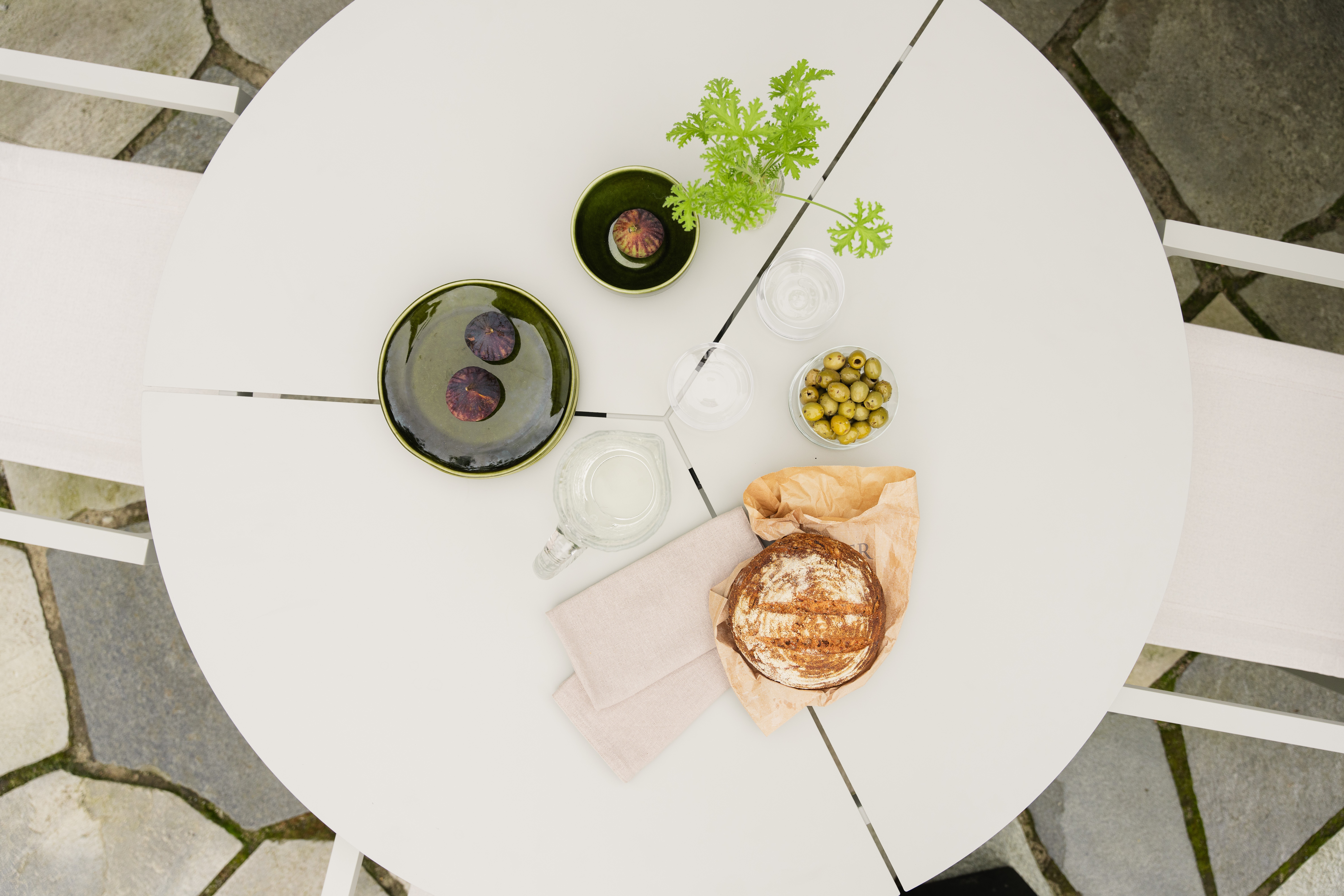 Peace spisebord lys grå