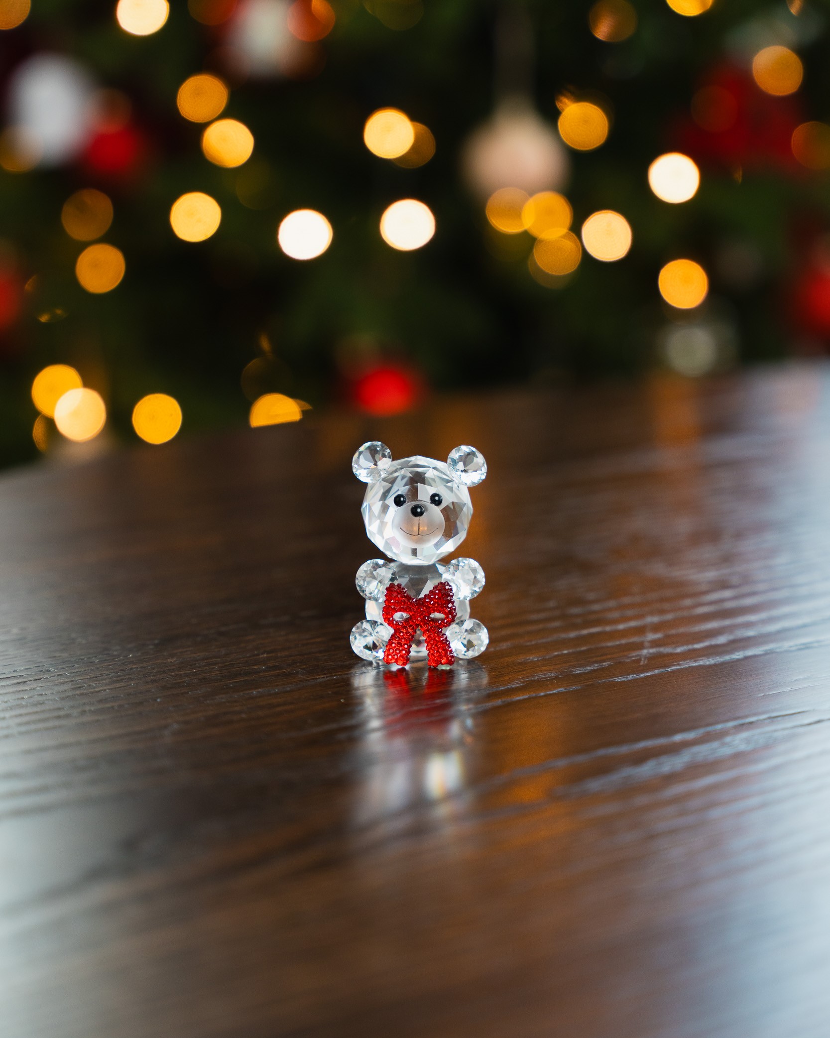 Glassbamse med sløyfe