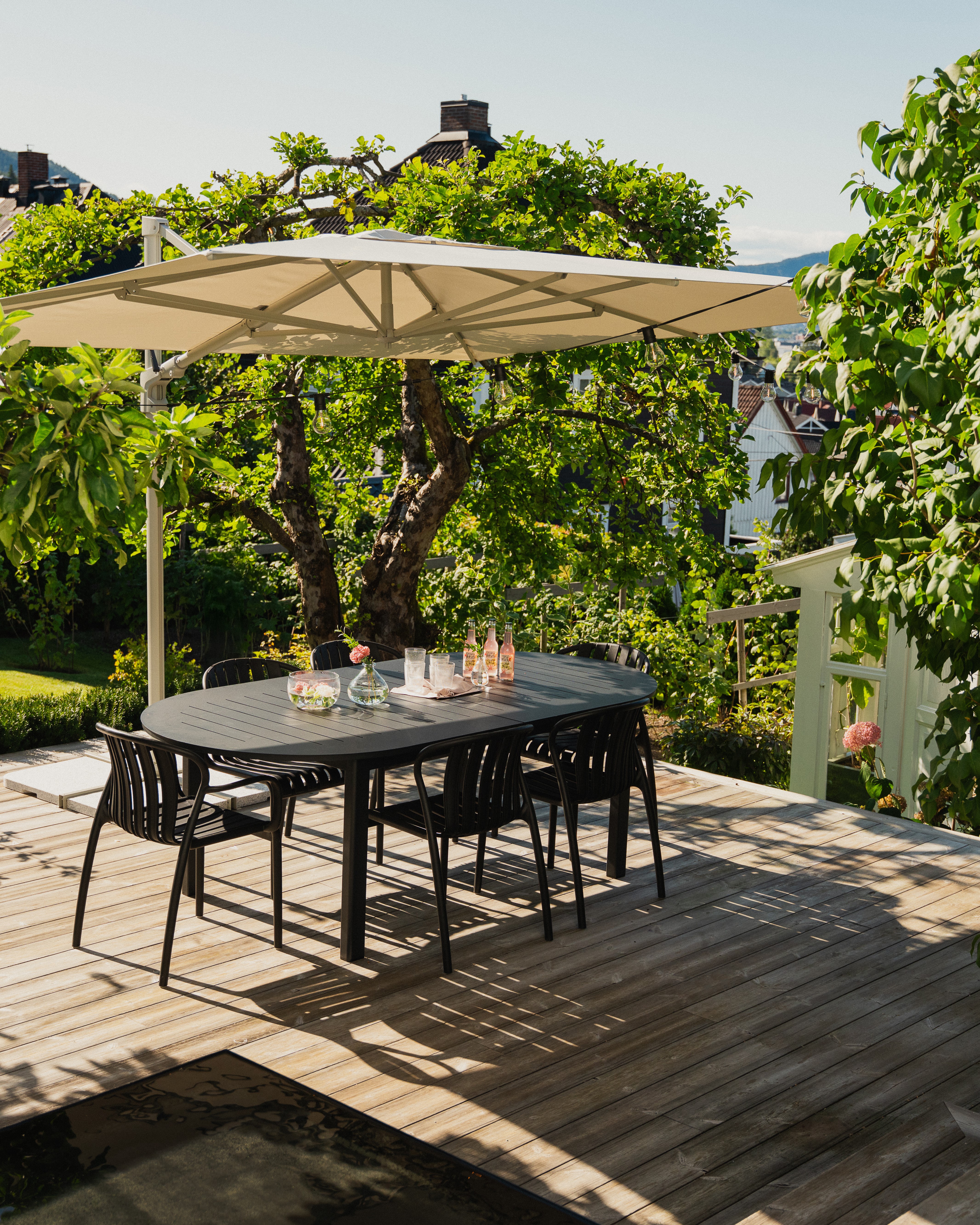 Lomma Elipse uttrekkbart spisebord Svart