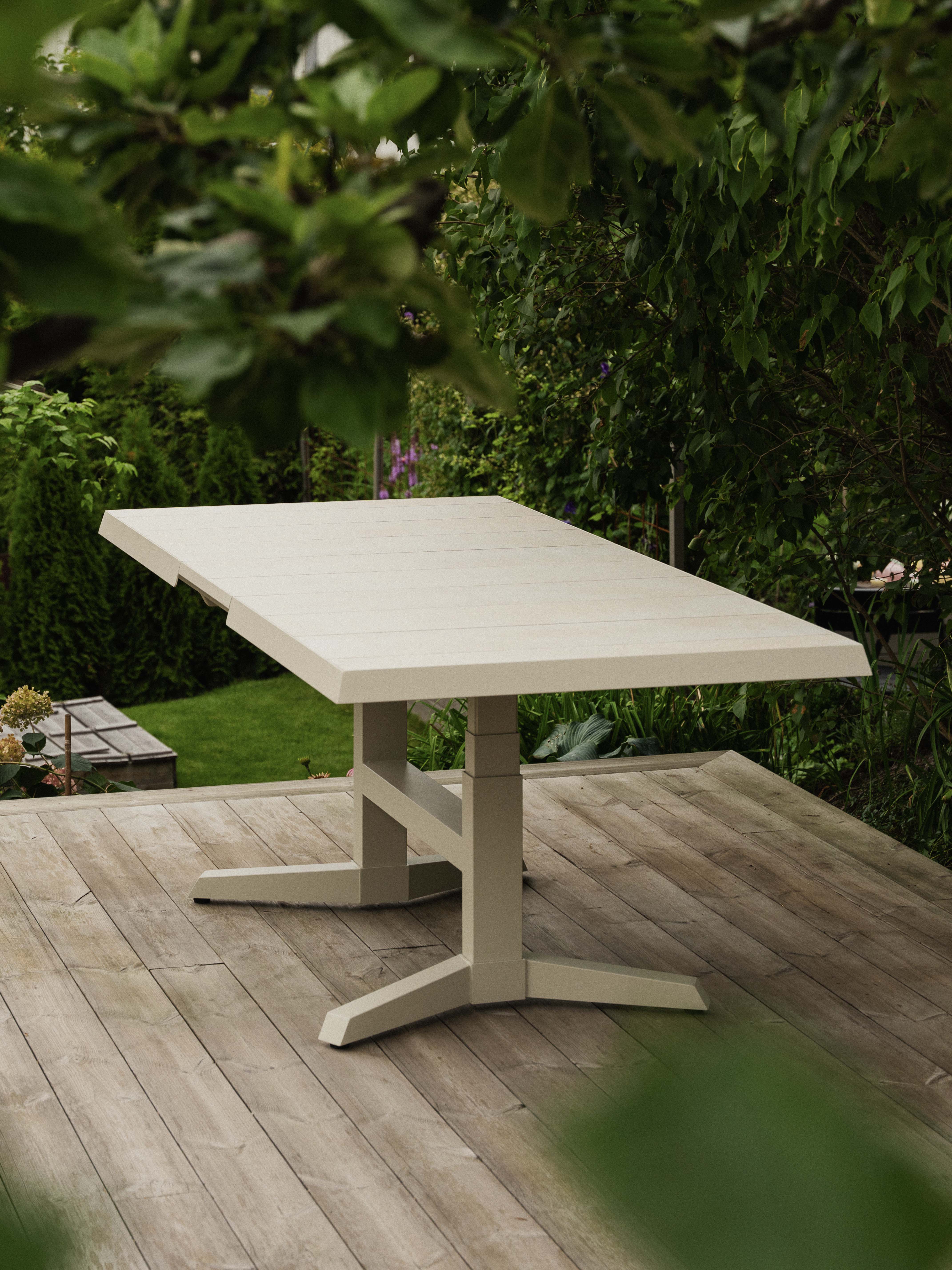 Spisebord og hagebord med hev og senk. Kan utvides