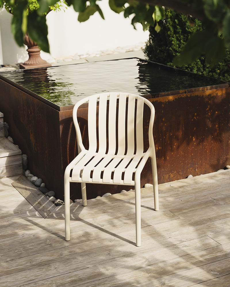 Plaststol for utendørsbruk. Stolen har høy sittekomfort, er slitesterk, værbestandig og vedlikeholdsfri. 