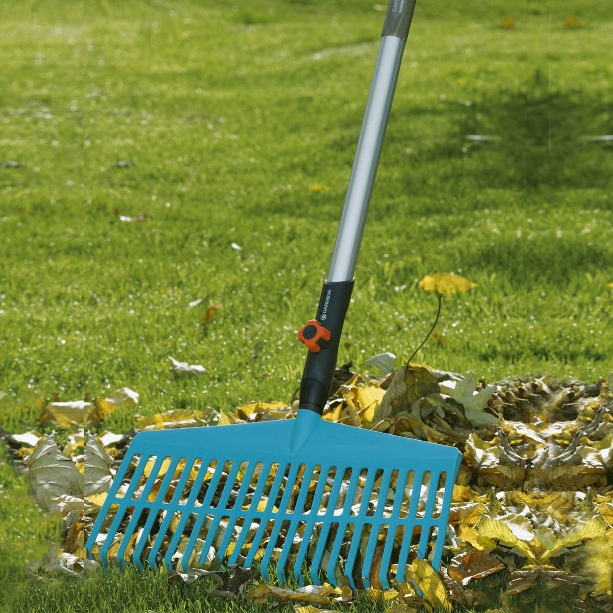 Plenrive med kraftige tenner til raking av løv, B 43cm, passer til ale GARDENA Combisystem-skaft