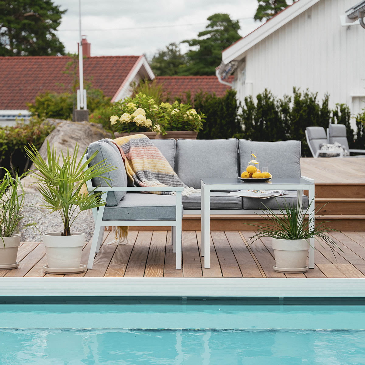 Hjørnesofa 252x195 cm. Sittehøyde 47 cm