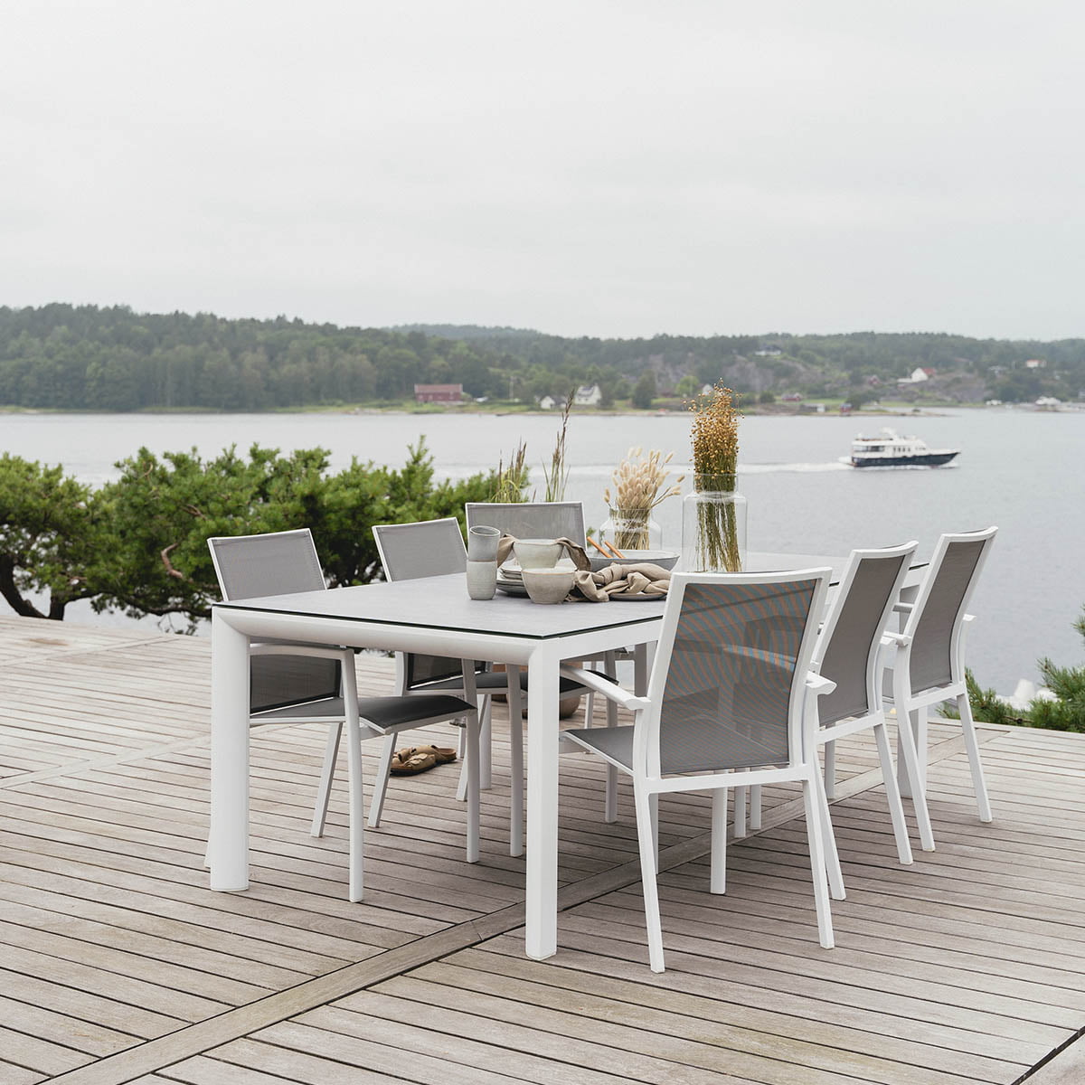 Hvitt spisebord L220 B100 H74 + 6 spisestoler