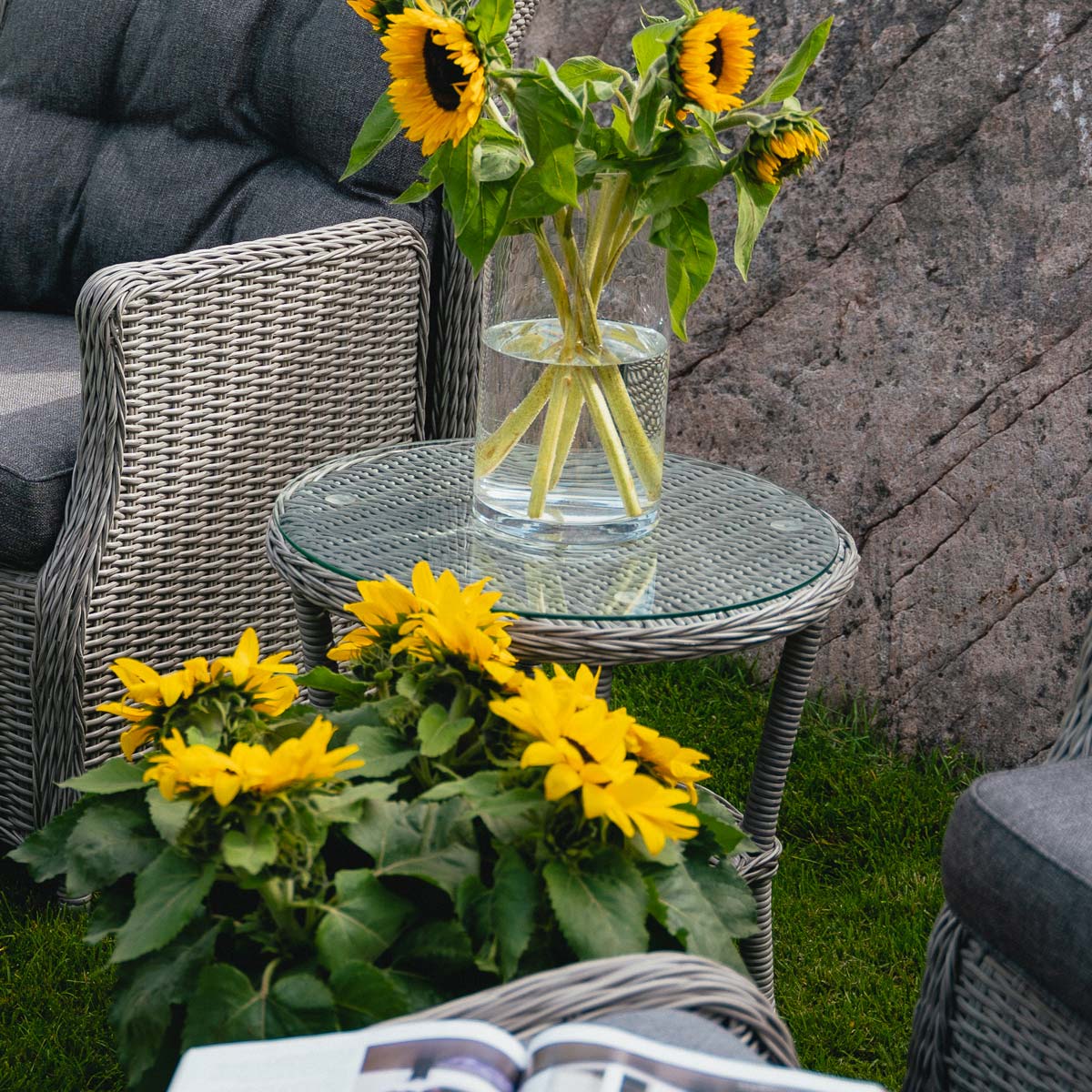 Sidebord Vallmo grå kunstrotting