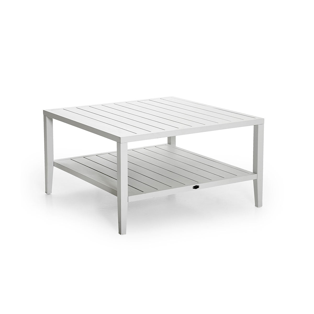 Sofabord med praktisk avlastningshylle under.