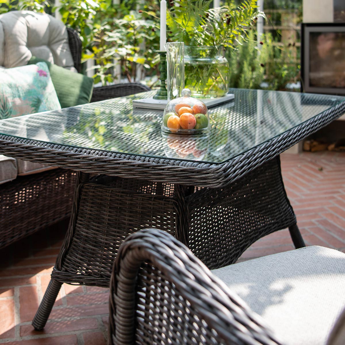 Sofabord Haslev 140 x 85 grå kunstrotting med glasstopp