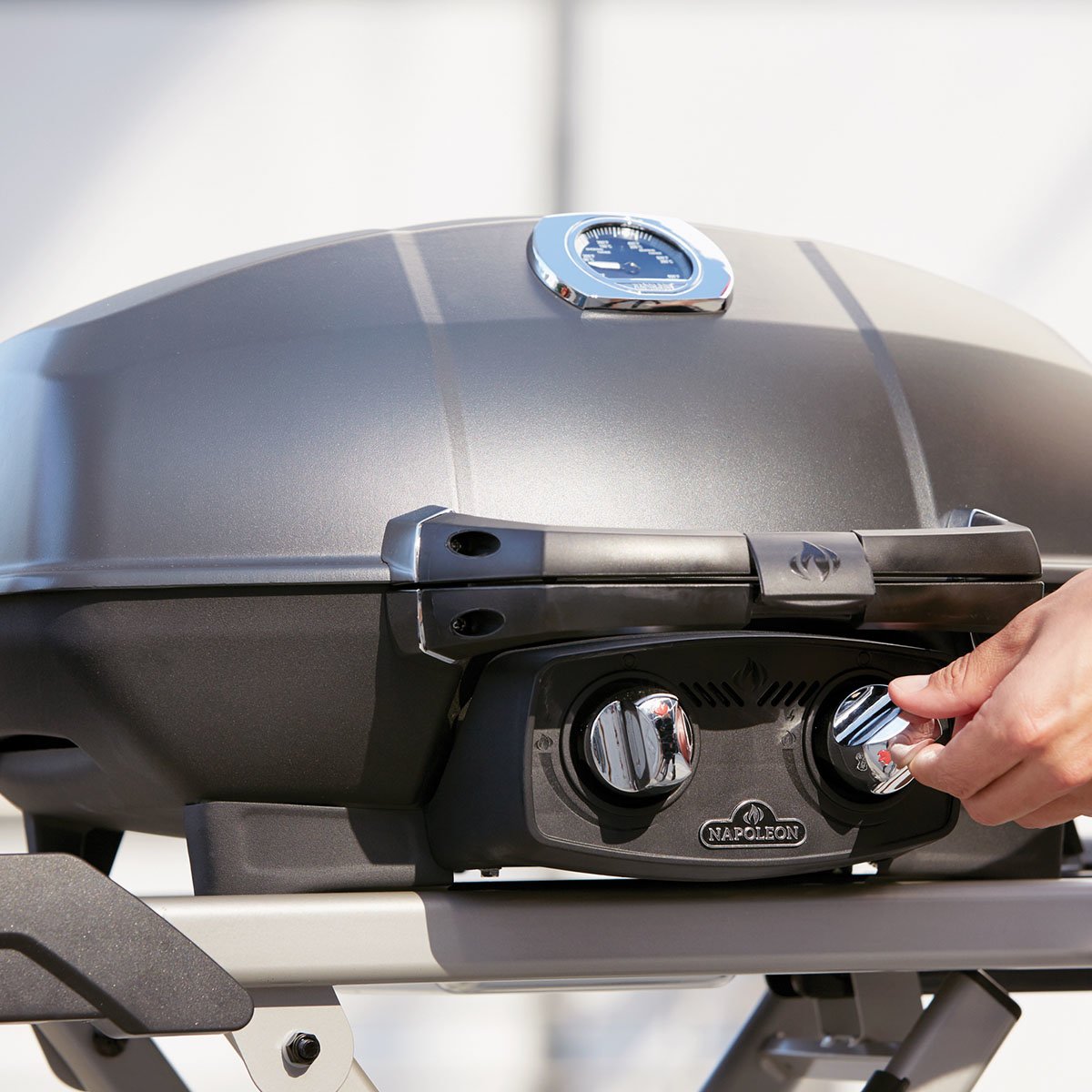 Nappleon Travel PRO285X gassgrill med grillet kylling