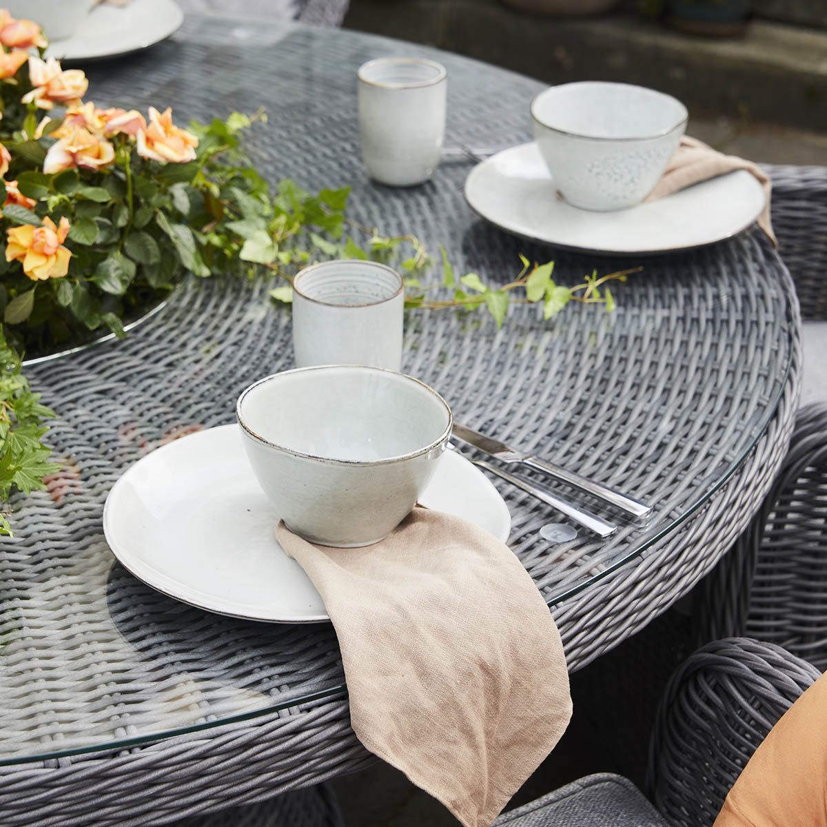 Spisebord Lindholm m /dreieplate og icebucket