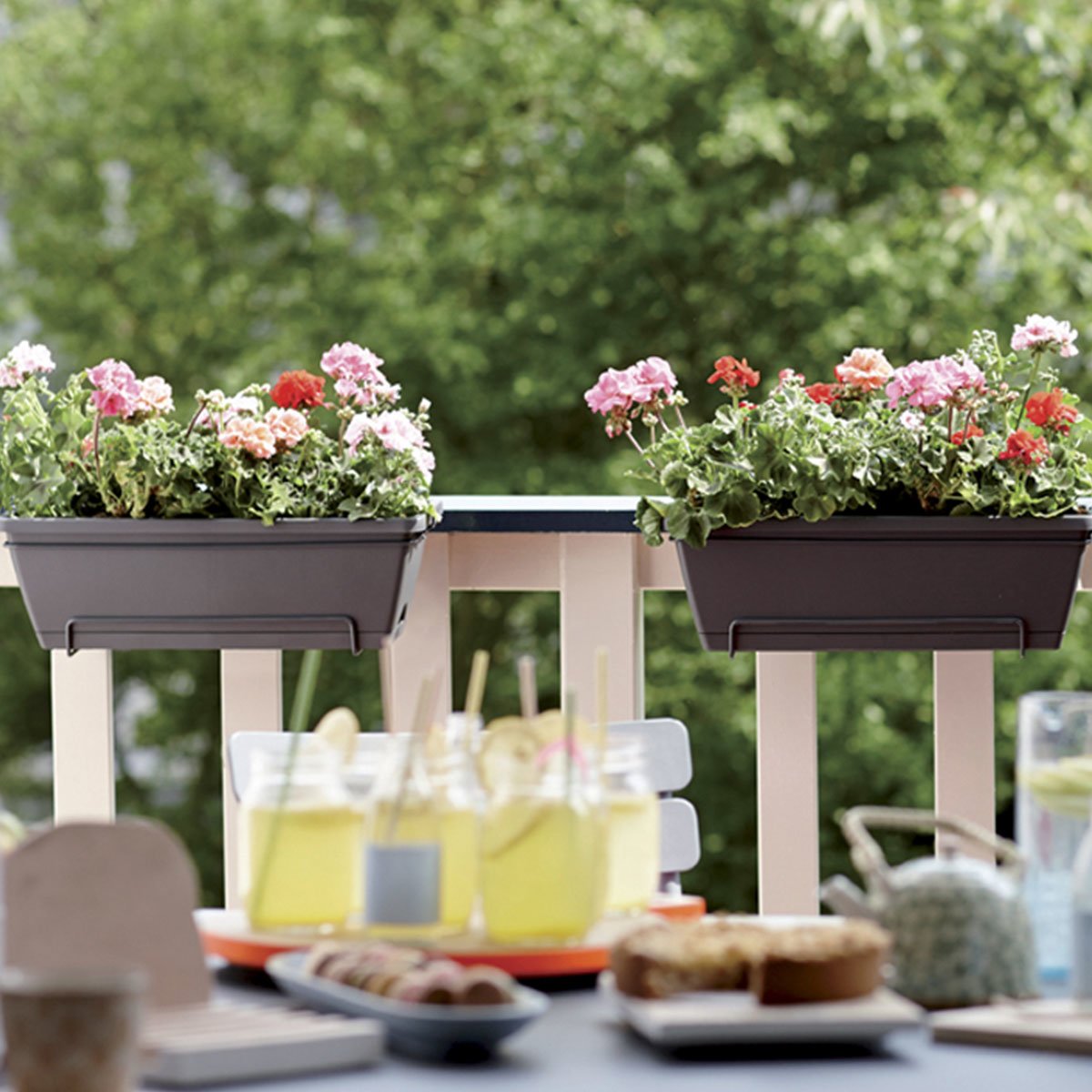 Verandakasser Barcelona i resikulert plast grå, lengde 70 cm