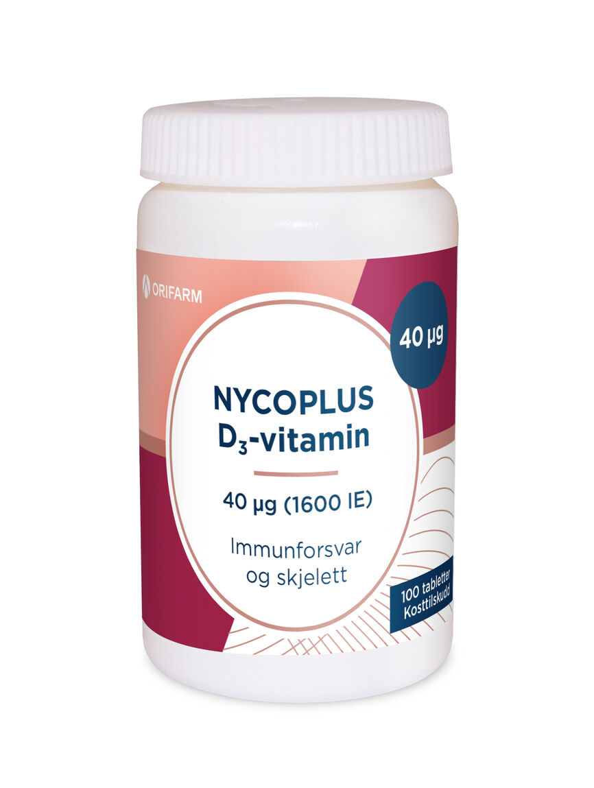 Nycoplus D3-vitamin 40 µg (1600 IE) immunforsvar og skjelett 100 tabletter kosttilskudd" – Et bilde av et hvitt plastikkbeholder med oransje og røde detaljer som inneholder D-vitamin kosttilskudd fra Nycoplus, med fokus på immunforsvar og skjeletthelse. Produktet inneholder 100 tabletter