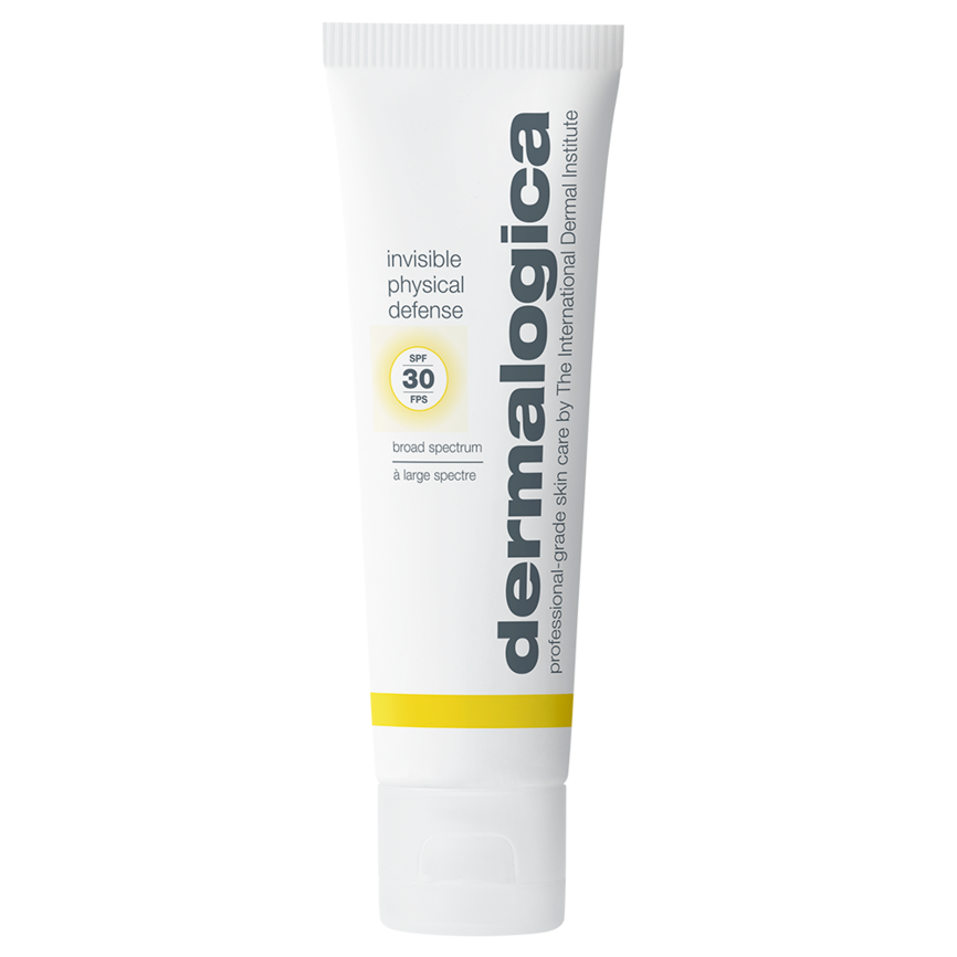 Et produktbilde av Dermalogica Invisible Physical Defense SPF 30, en bredspektret solkrem for ansiktet. Tuben er hvit med gul detalj og har en SPF 30-beskyttelse, med teksten 'broad spectrum' og 'professional-grade skin care by The International Dermal Institute' på forsiden