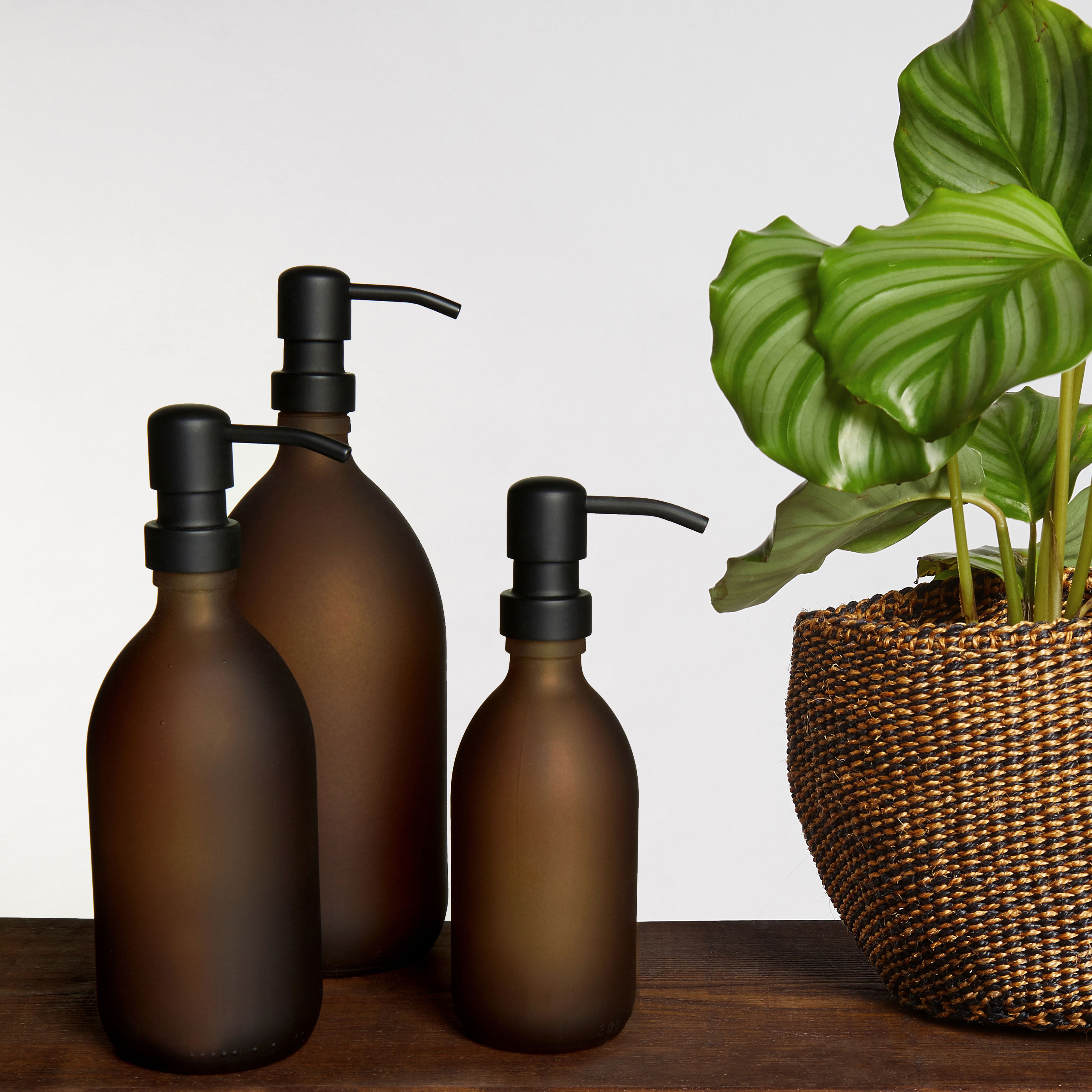 Flacon distributeur de savon en verre ambré mat
