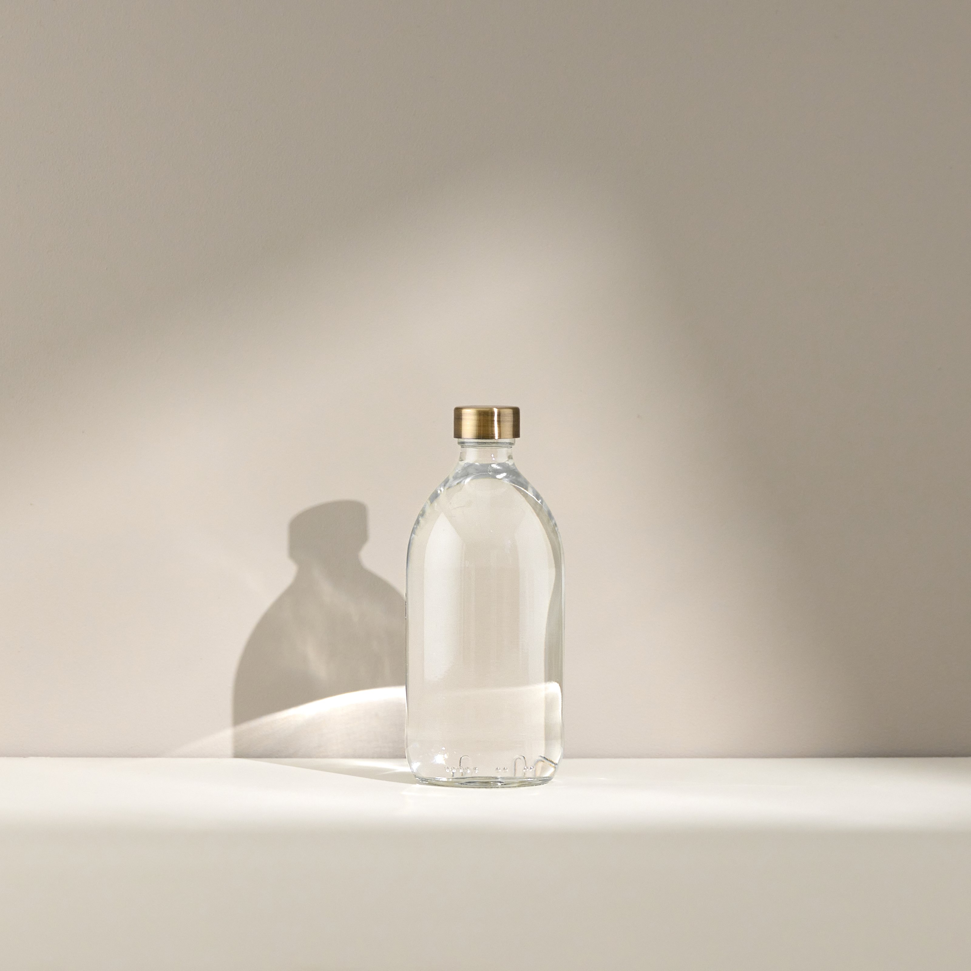 Flasche und Verschluss aus klarem Glas