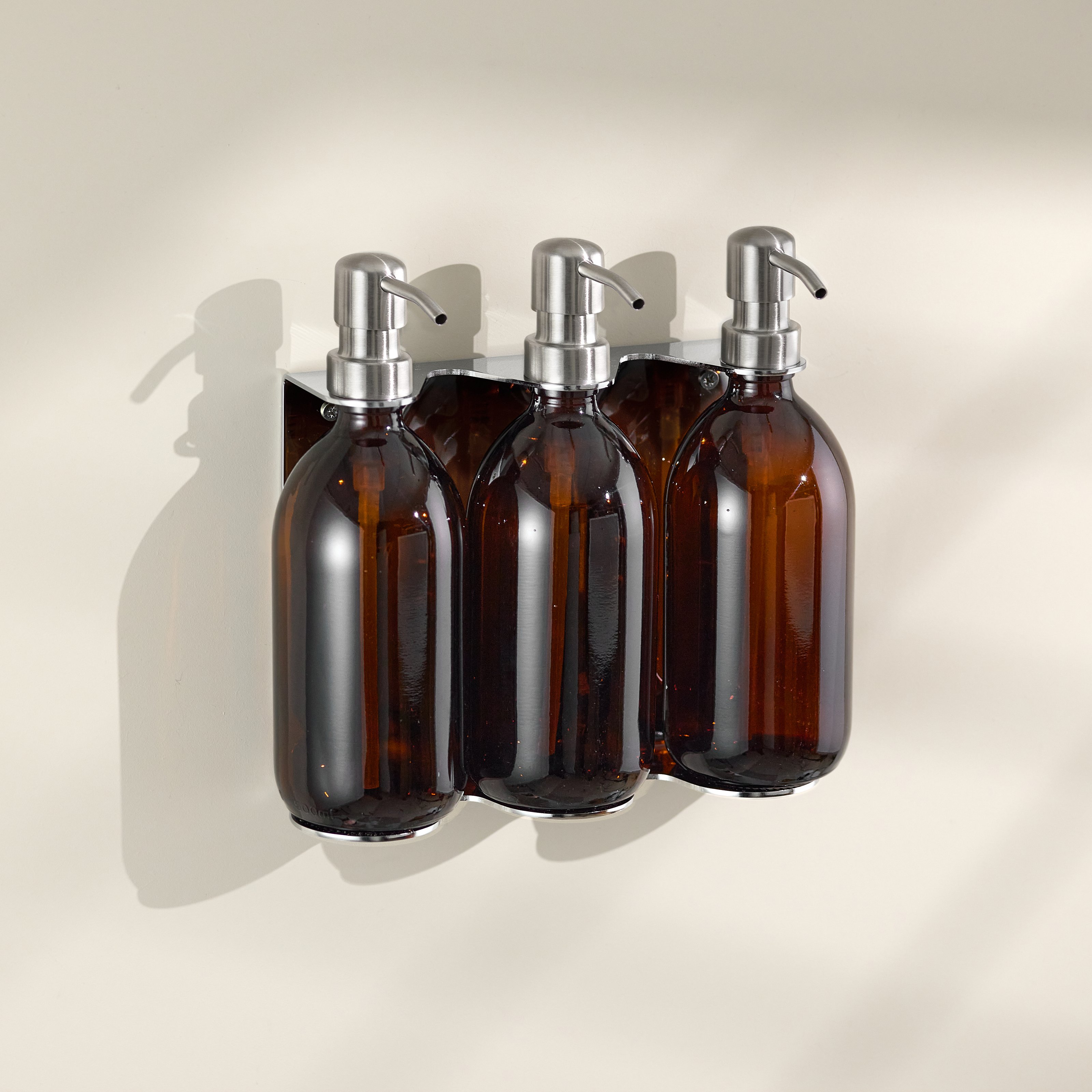 https://media.crystallize.com/kuishi-zco/23/9/1/40/@3200/triple-chrome-holder-with-amber-glass-soap-dispensers-with-silver-stainless-steel-pump-2.jpeg