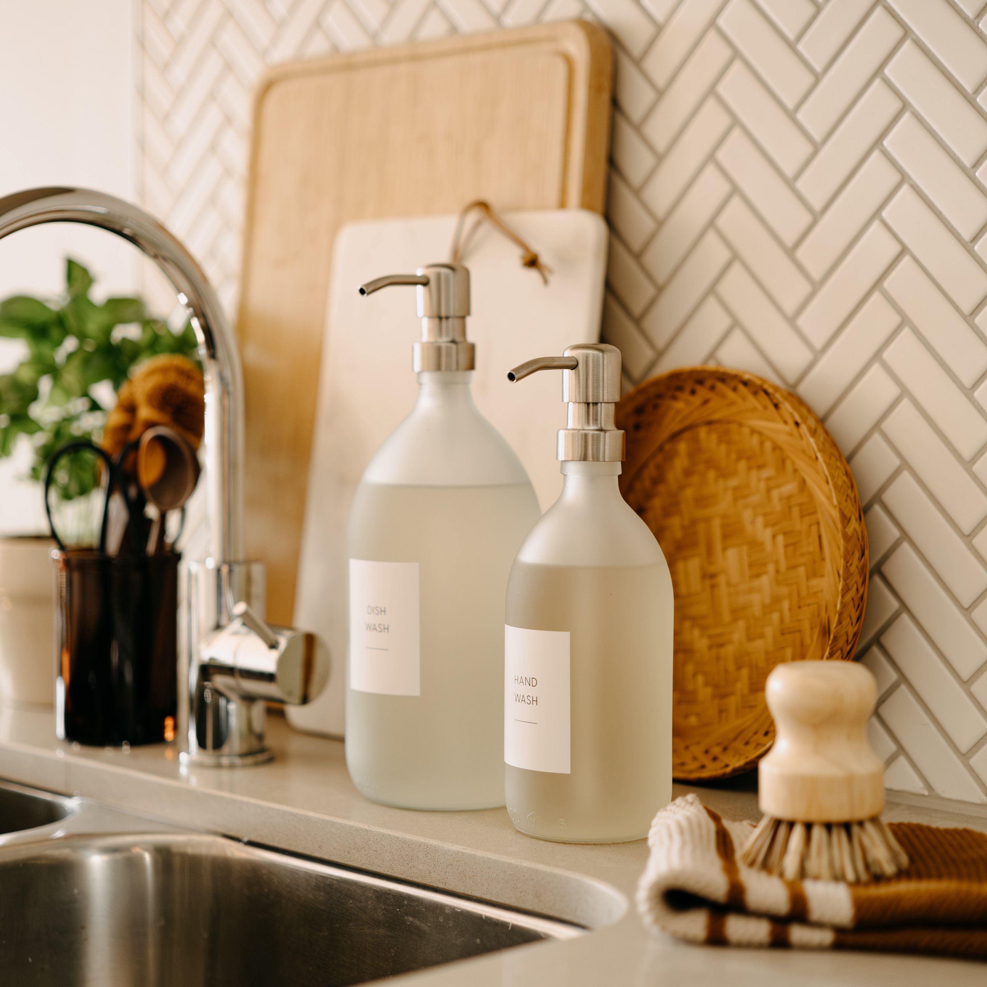 White kitchen on sale soap dispenser