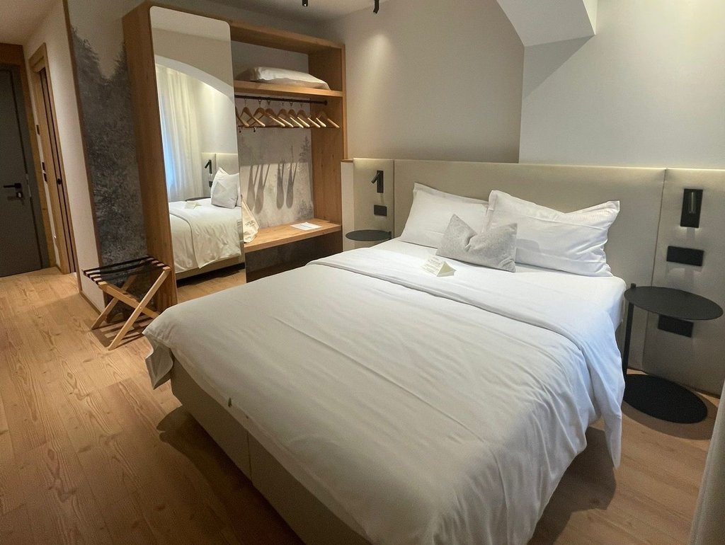 Essentia Room