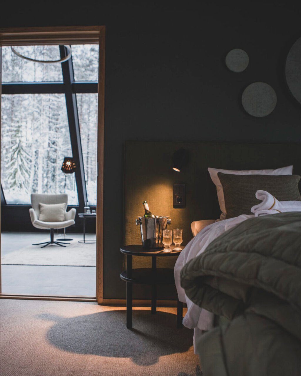 Deluxe Glass Apartment