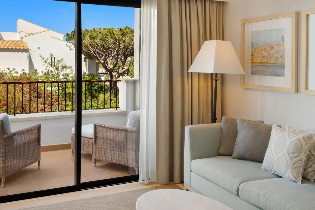 Pine Cliffs Village Contemporary Terrace