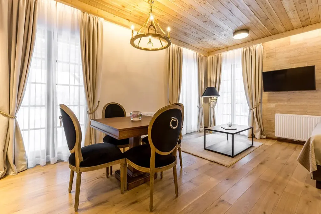 Lodge Pinus