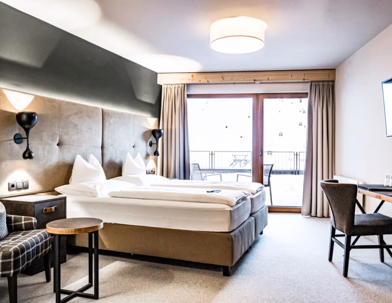 Rooms & Suites